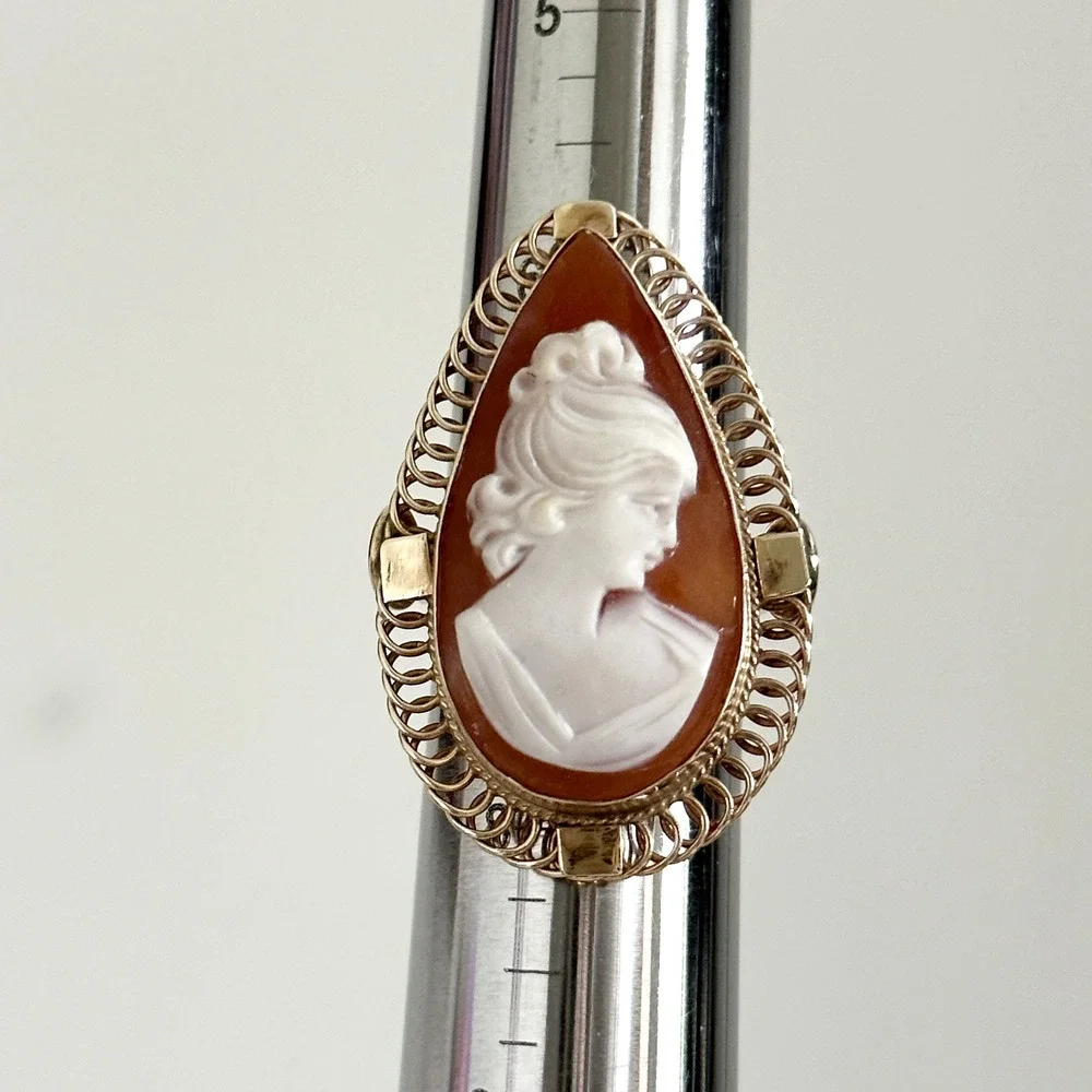 Vintage BIG 14K Yellow Gold Hand Carved Cameo Shell Chunky Statement Ring Size 7